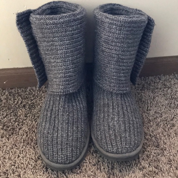 UGGS - Picture 2 of 5